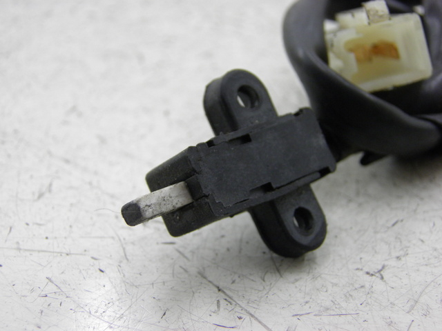 photo de LUZ FRENO INTERRUPTOR IZQUIERDA MBK WAAP 125 (2008 - 2013)