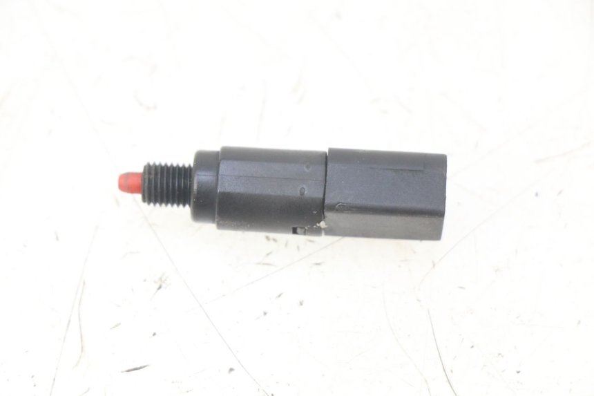photo de LUZ FRENO INTERRUPTOR IZQUIERDA PIAGGIO MP3 125 (2006 - 2014)