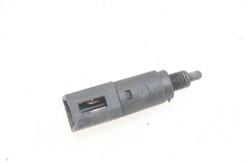 photo de LUZ FRENO INTERRUPTOR IZQUIERDA PIAGGIO X8 125 (2004 - 2007)