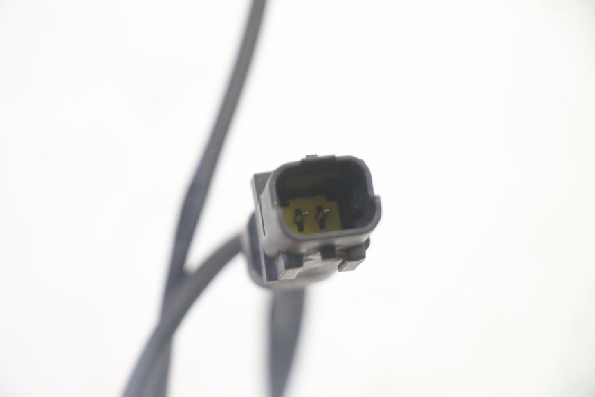 photo de CONTACTO DE LUZ DE FRENO IZQUIERDO PEUGEOT SATELIS 125 (2006 - 2009)