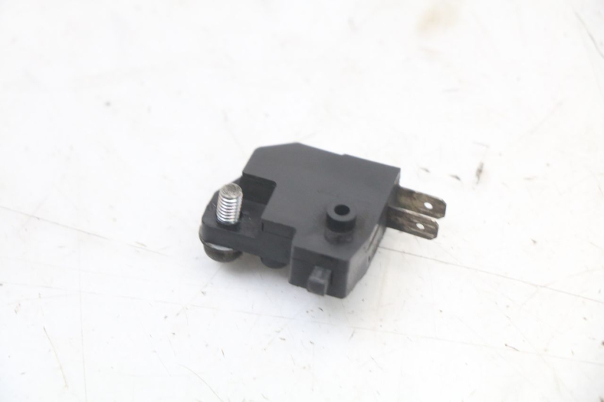 photo de CONTACTOR DE LUZ DE FRENO IZQUIERDO SUZUKI BURGMAN 125 (2007 - 2014)