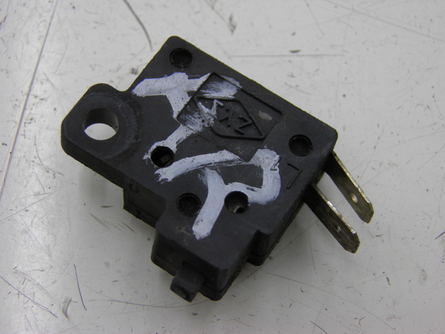 photo de LUZ FRENO INTERRUPTOR IZQUIERDA SYM GTS 125 (2005 - 2008)
