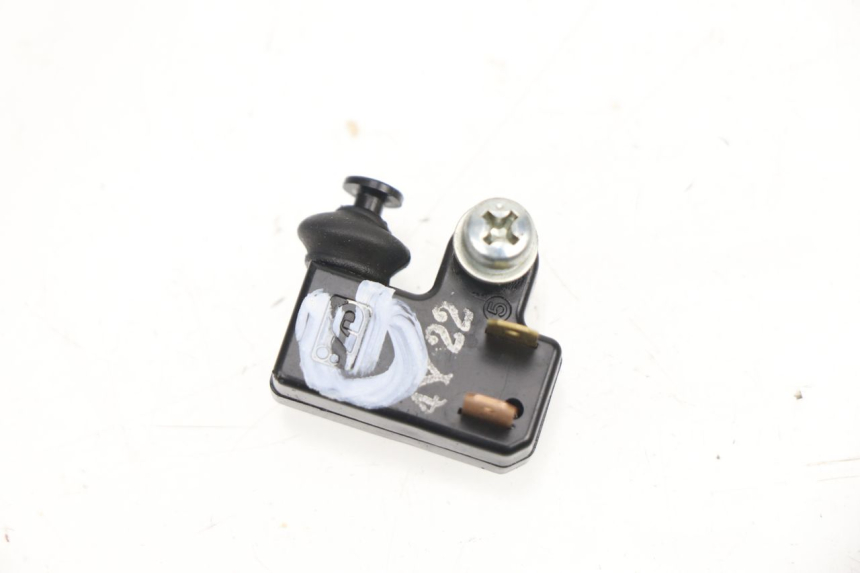 photo de LUZ FRENO INTERRUPTOR IZQUIERDA YAMAHA XP T-MAX TMAX 530 (2015 - 2016)