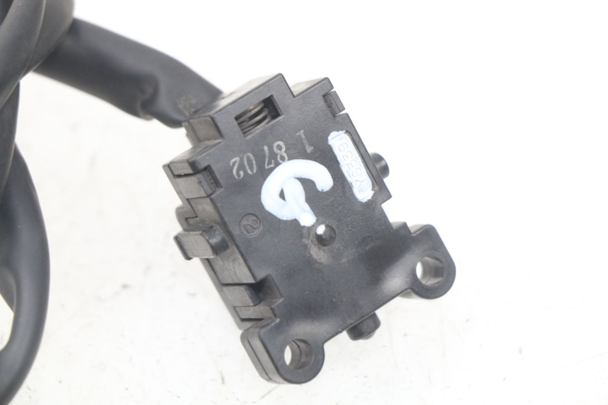 photo de LUZ FRENO INTERRUPTOR IZQUIERDA YAMAHA YP T-MAX TMAX 530 (2017 - 2020)