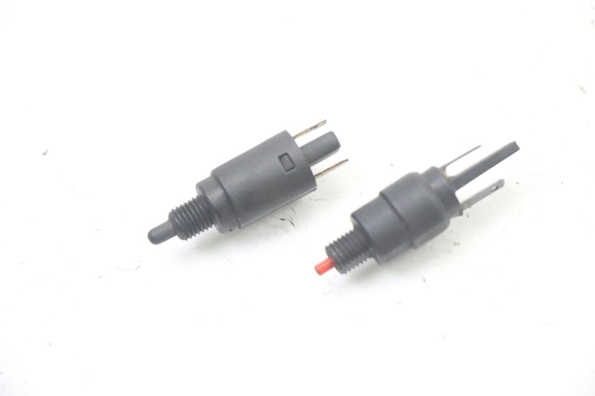 photo de LUZ FRENO INTERRUPTOR GILERA NEXUS 300 (2008 - 2013)