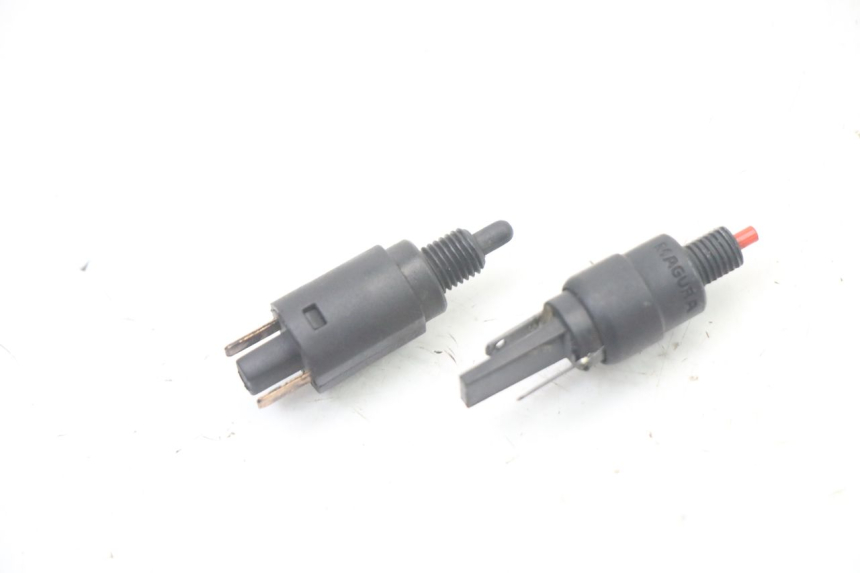photo de LUZ FRENO INTERRUPTOR GILERA NEXUS 300 (2008 - 2013)