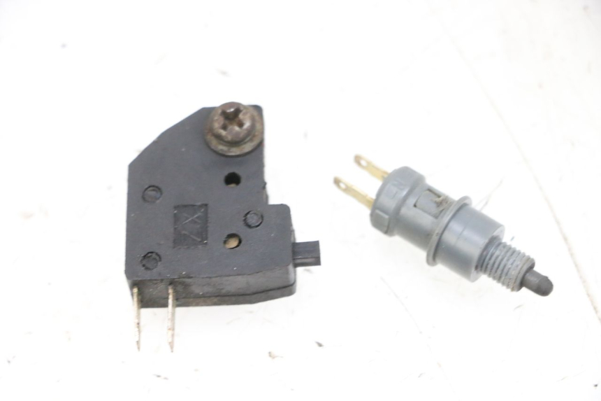 photo de INTERRUPTOR DE LUZ DE FRENO PEUGEOT KISBEE 4T 50 (2010 - 2017)