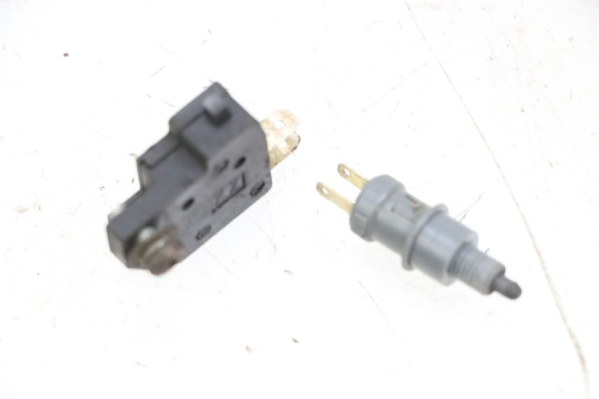 photo de INTERRUPTOR DE LUZ DE FRENO PEUGEOT KISBEE 4T 50 (2010 - 2017)