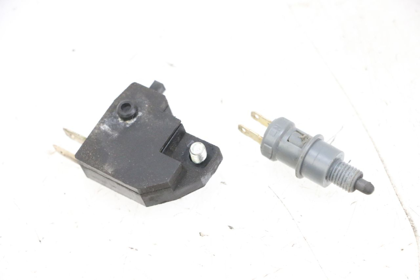 photo de INTERRUPTOR DE LUZ DE FRENO PEUGEOT KISBEE 4T 50 (2010 - 2017)