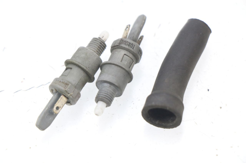 photo de LUZ FRENO INTERRUPTOR PEUGEOT LUDIX ONE 50 (2005 - 2008)