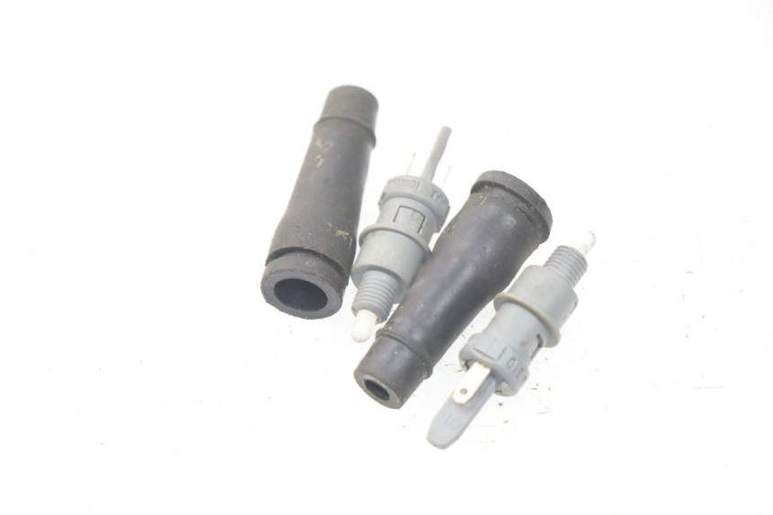 photo de LUZ FRENO INTERRUPTOR PEUGEOT METROPOLIS 400 (2017 - 2020)