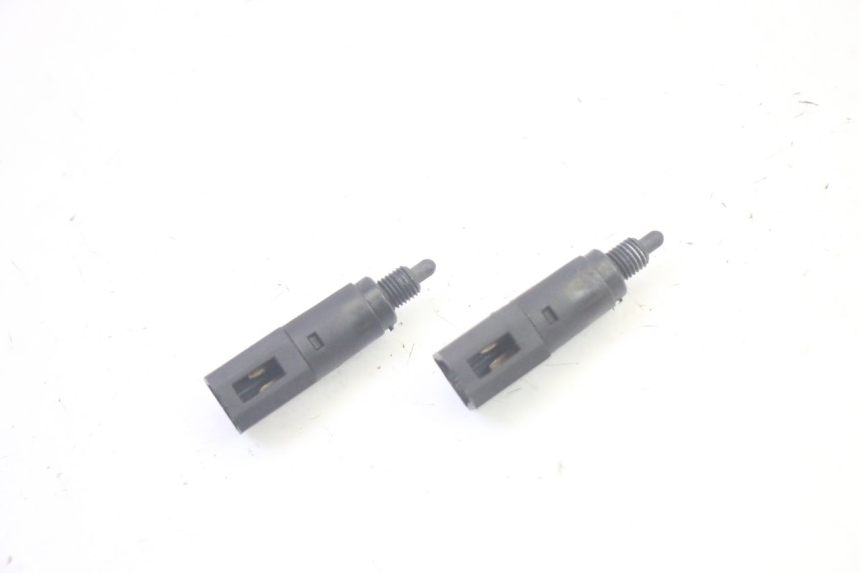 photo de INTERRUPTOR DE LUZ DE FRENO PIAGGIO MP3 LT 400 (2007 - 2012) - Detalle de la pieza