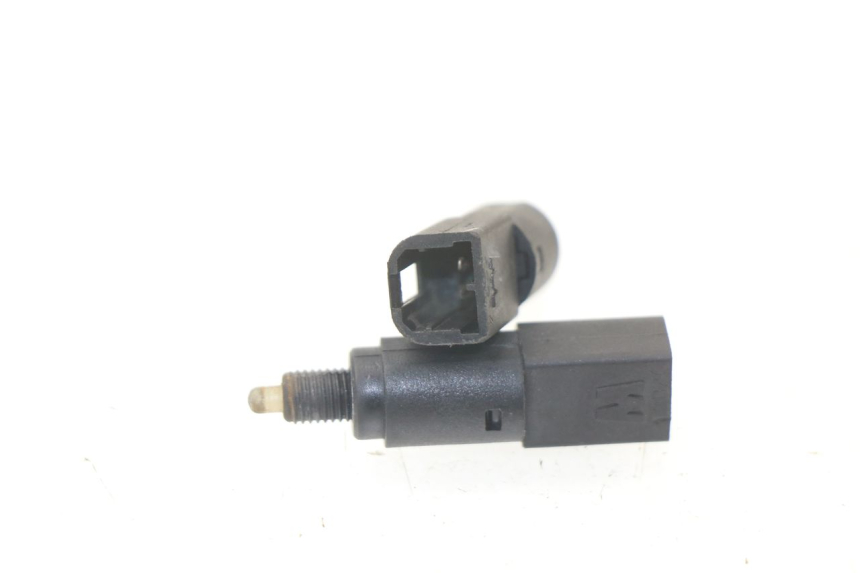 photo de INTERRUPTOR DE LUZ DE FRENO PIAGGIO MP3 125 (2006 - 2014)