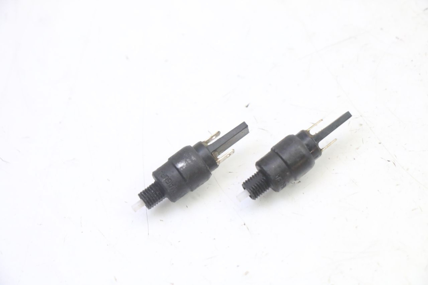 photo de INTERRUPTOR DE LUZ DE FRENO PIAGGIO MP3 RL 250 (2007 - 2010)