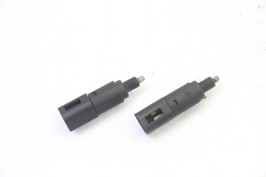 photo de INTERRUPTOR DE LUZ DE FRENO PIAGGIO MP3 125 (2006 - 2014)