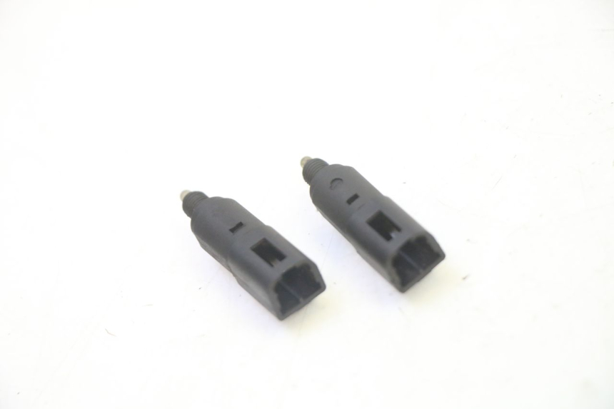 photo de INTERRUPTOR DE LUZ DE FRENO PIAGGIO MP3 125 (2006 - 2014)