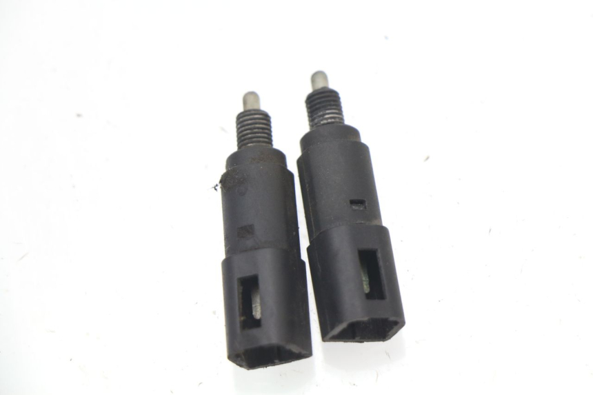 photo de LUZ FRENO INTERRUPTOR PIAGGIO NRG 50 (2004 - 2017) - Vista principal