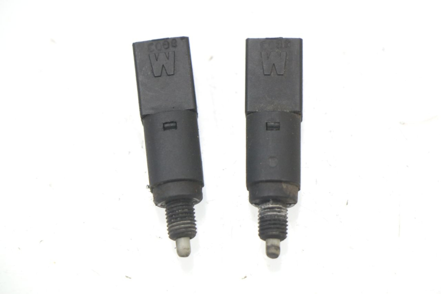 photo de LUZ FRENO INTERRUPTOR PIAGGIO NRG 50 (2004 - 2017) - Detalle de la pieza