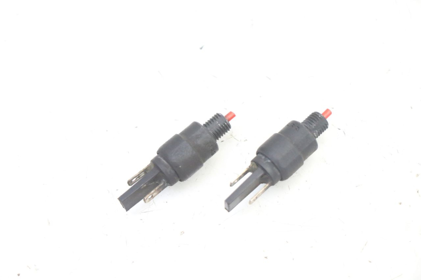 photo de LUZ FRENO INTERRUPTOR PIAGGIO NRG POWER PUREJET 50 (2018 - 2021)