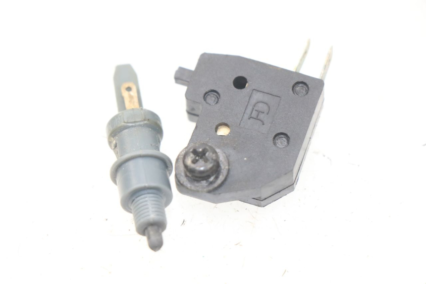 photo de INTERRUPTOR DE LUZ DE FRENO PEUGEOT KISBEE 2T 50 (2010 - 2017)