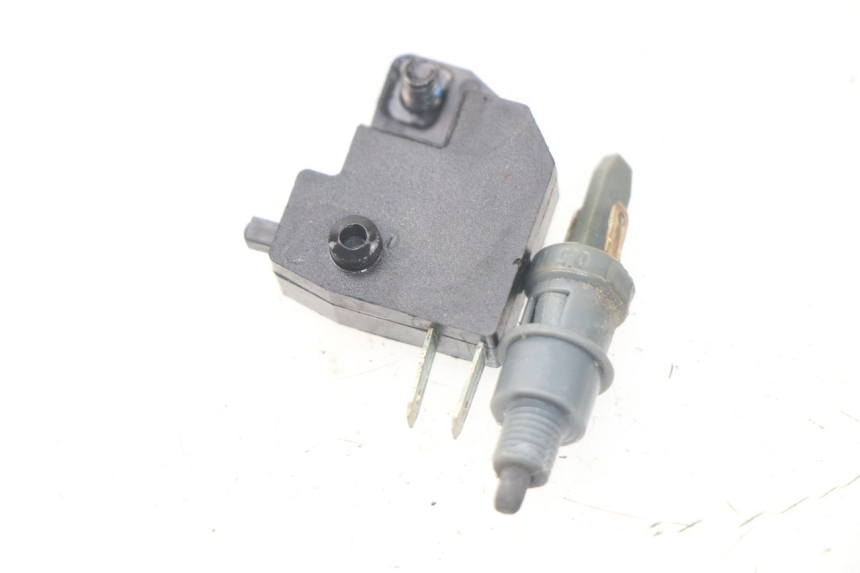 photo de INTERRUPTOR DE LUZ DE FRENO PEUGEOT KISBEE 2T 50 (2010 - 2017)