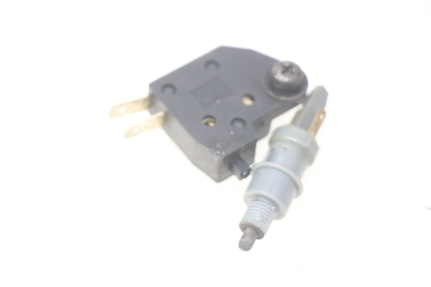 photo de INTERRUPTOR DE LUZ DE FRENO PEUGEOT KISBEE 2T 50 (2010 - 2017)