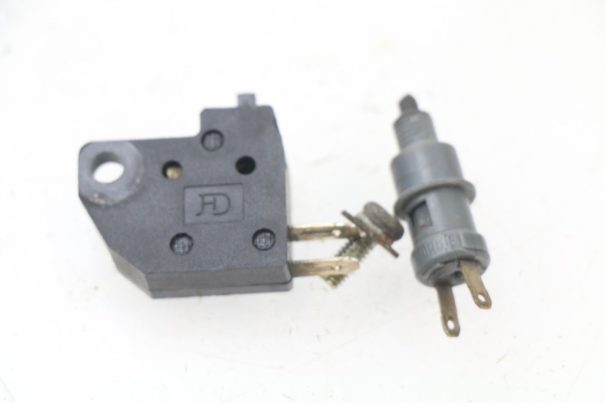 photo de INTERRUPTOR DE LUZ DE FRENO PEUGEOT KISBEE 4T 50 (2010 - 2017)