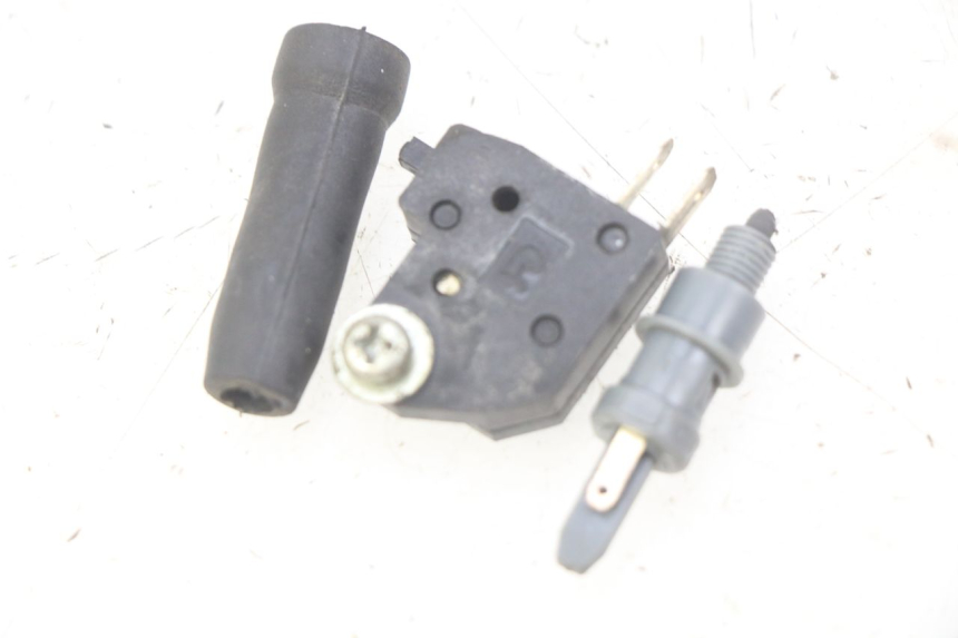 photo de INTERRUPTOR DE LUZ DE FRENO PEUGEOT KISBEE 4T 50 (2010 - 2017)