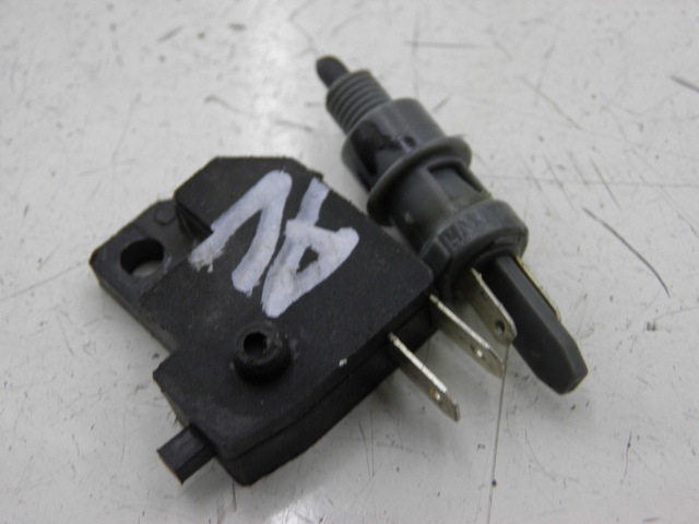 photo de INTERRUPTOR DE LUZ DE FRENO PEUGEOT KISBEE 4T 50 (2010 - 2017)