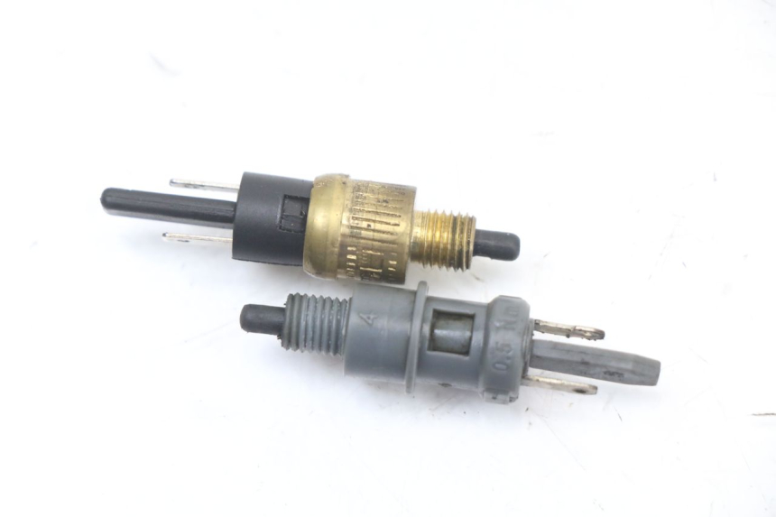 photo de LUZ FRENO INTERRUPTOR PEUGEOT STREETZONE I 2T 50 (2018 - 2020)