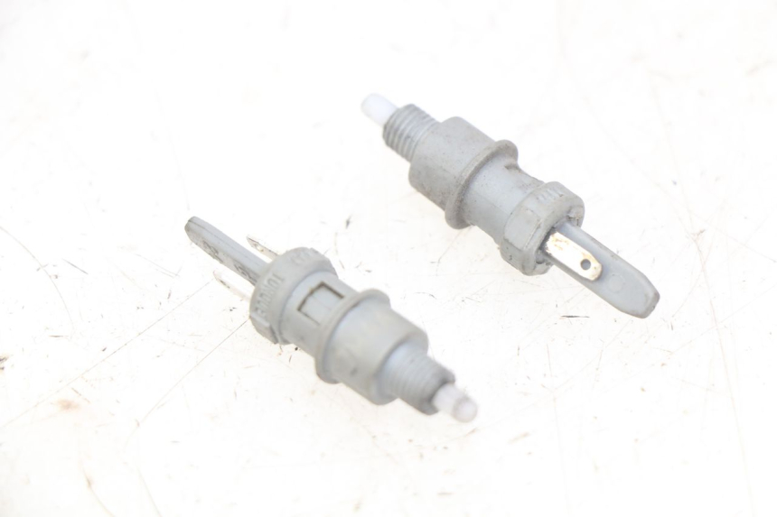 photo de INTERRUPTOR DE LUZ DE FRENO PEUGEOT VIVACITY 50 (1998 - 2003)