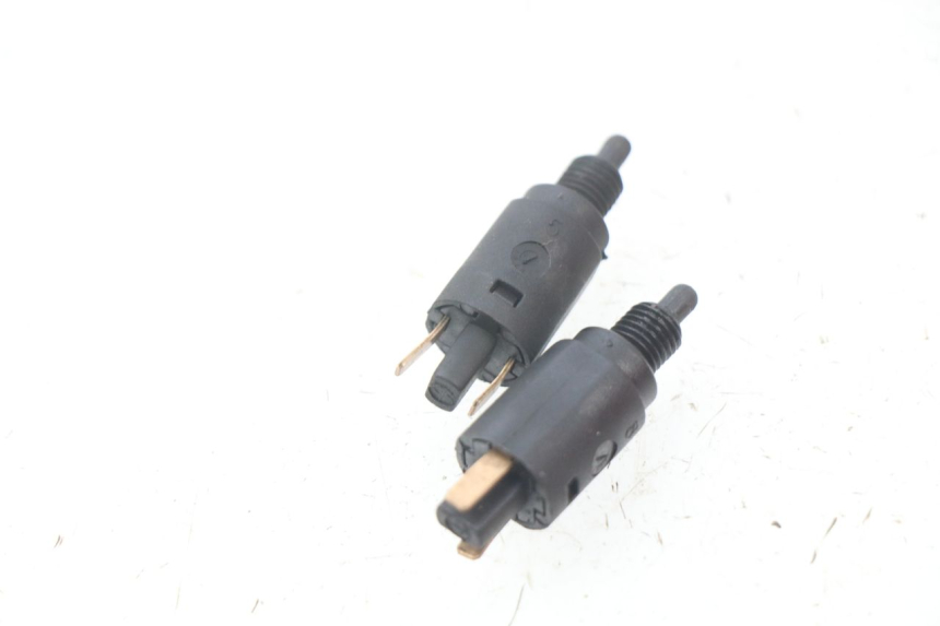 photo de LUZ FRENO INTERRUPTOR PIAGGIO BEVERLY 125 (2001 - 2004)