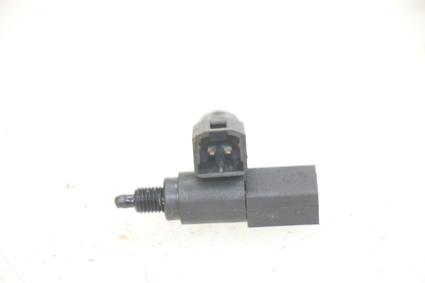 photo de INTERRUPTOR DE LUZ DE FRENO PIAGGIO FLY 125 (2005 - 2012)