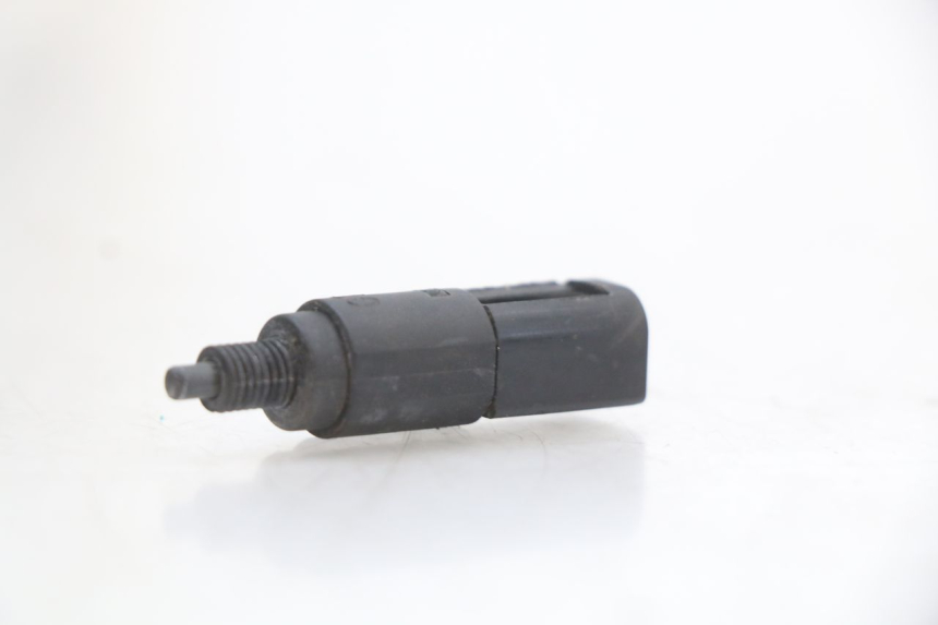 photo de LUZ FRENO INTERRUPTOR PIAGGIO FLY 4T 50 (2004 - 2010)