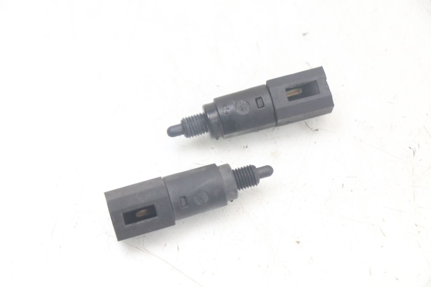 photo de INTERRUPTOR DE LUZ DE FRENO PIAGGIO LIBERTY 125 (2009 - 2013)
