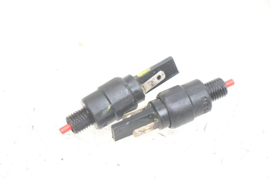 photo de INTERRUPTOR DE LUZ DE FRENO PIAGGIO MEDLEY 125 (2016 - 2023)