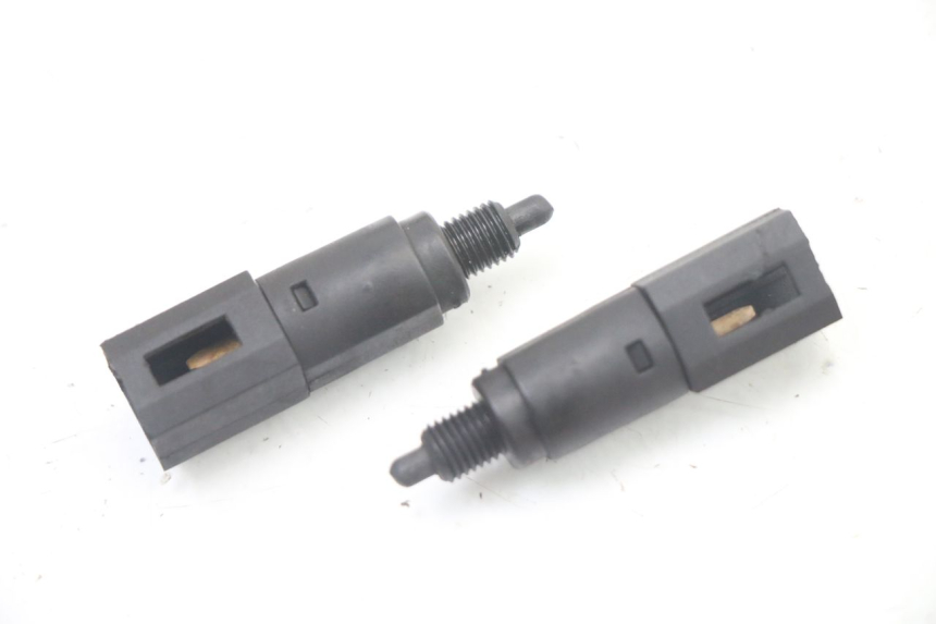photo de LUZ FRENO INTERRUPTOR PIAGGIO VESPA GRANTURISMO 125 (2003 - 2007)