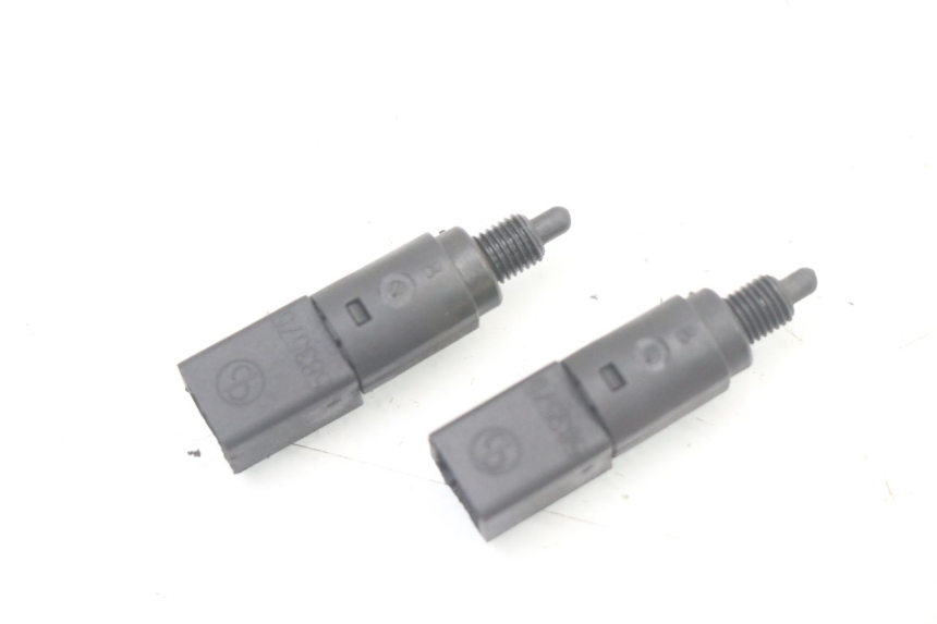 photo de LUZ FRENO INTERRUPTOR PIAGGIO VESPA GRANTURISMO 125 (2003 - 2007)