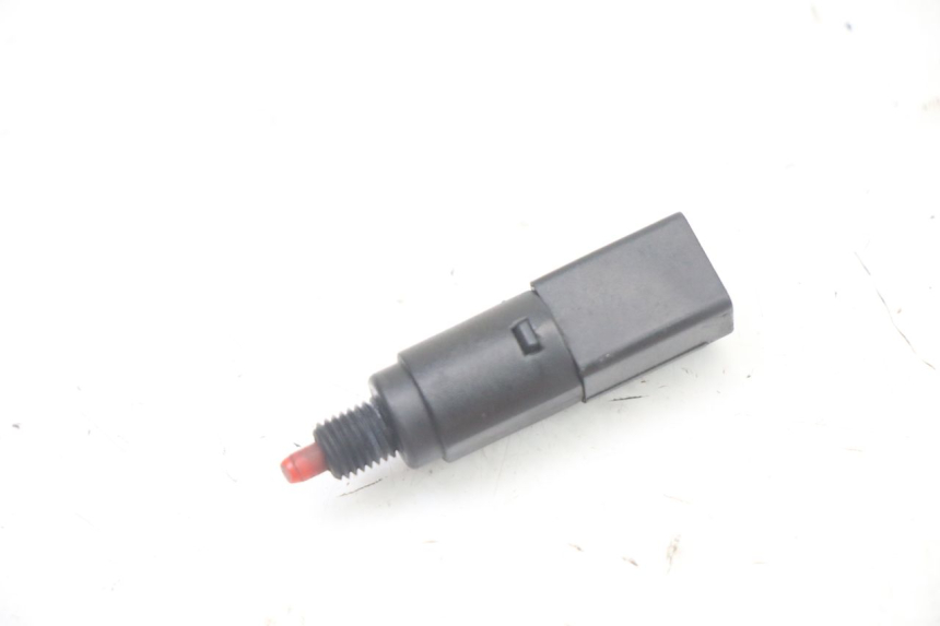 photo de INTERRUPTOR DE LUZ DE FRENO PIAGGIO VESPA S 2T 50 (2007 - 2014)