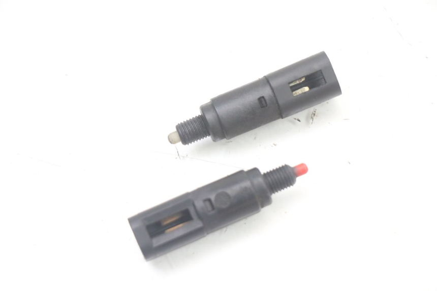 photo de INTERRUPTOR DE LUZ DE FRENO PIAGGIO X8 125 (2004 - 2007)