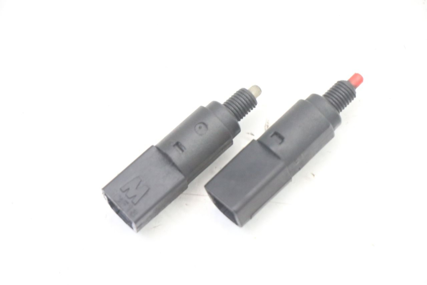 photo de INTERRUPTOR DE LUZ DE FRENO PIAGGIO X8 125 (2004 - 2007)