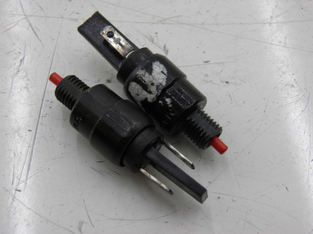 photo de LUZ FRENO INTERRUPTOR PIAGGIO XEVO - X EVO 125 (2010 - 2015)