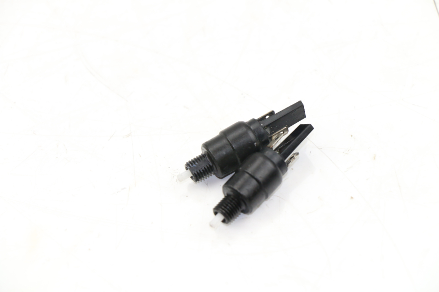 photo de LUZ FRENO INTERRUPTOR PIAGGIO XEVO - X EVO 125 (2010 - 2015)