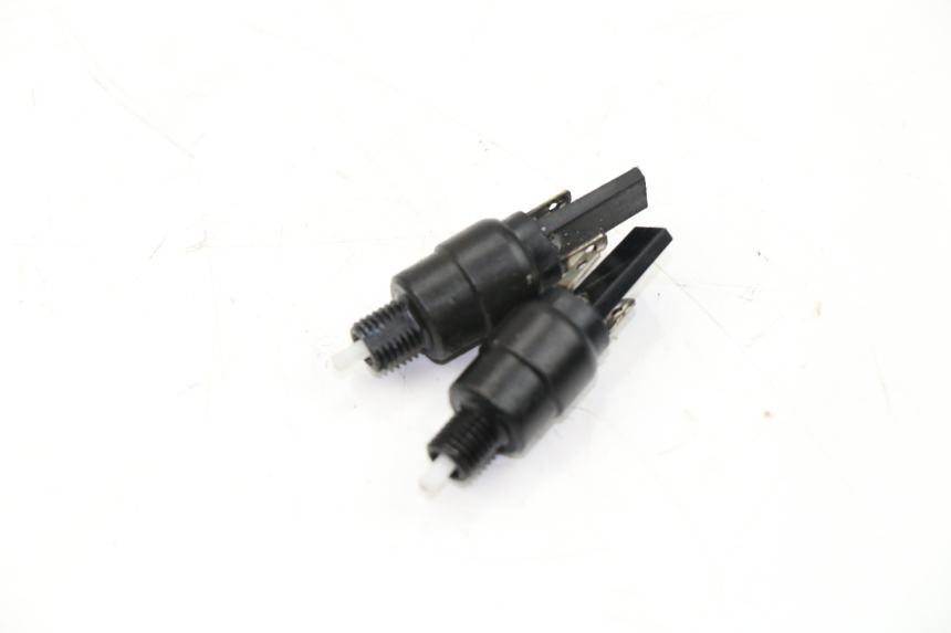 photo de LUZ FRENO INTERRUPTOR PIAGGIO XEVO - X EVO 125 (2010 - 2015)