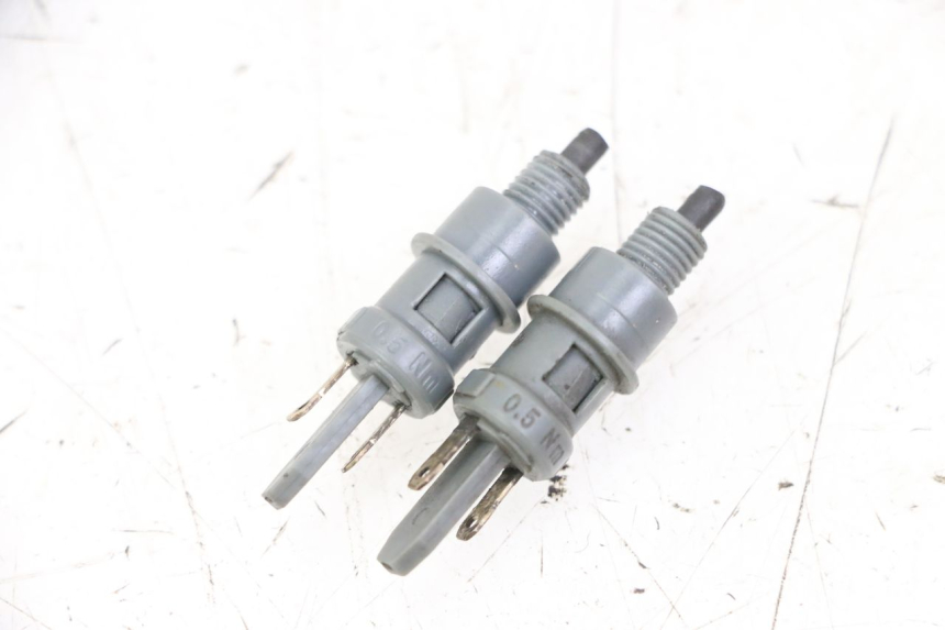photo de INTERRUPTOR DE LUZ DE FRENO PIAGGIO ZIP 2T 50 (2009 - 2019)