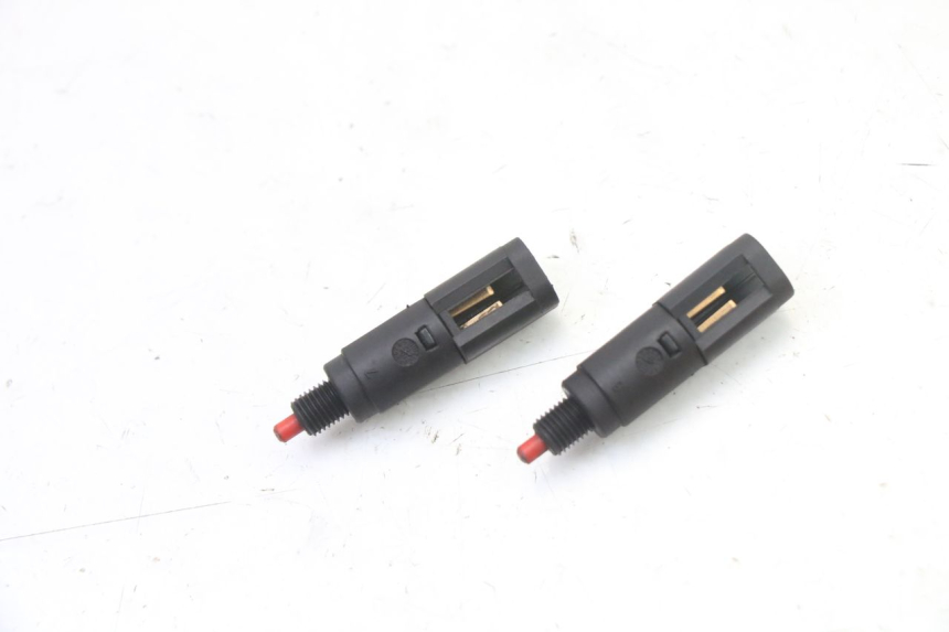 photo de LUZ FRENO INTERRUPTOR GILERA RUNNER SL 50 (2006 - 2009)