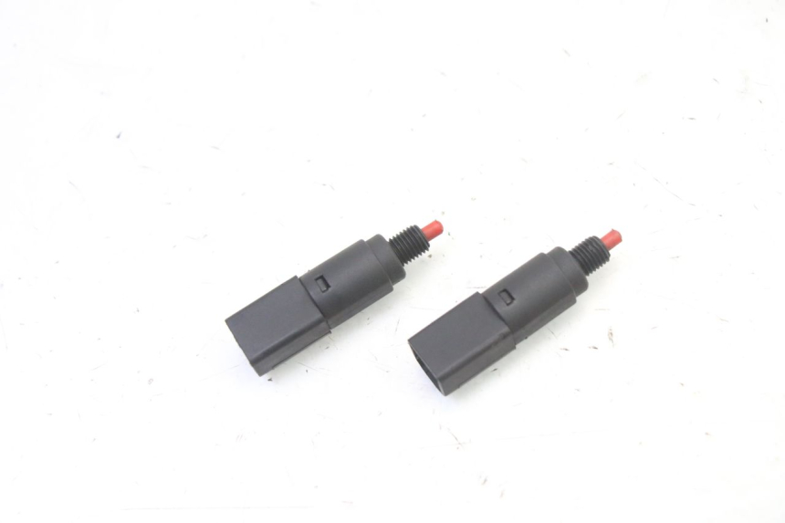 photo de LUZ FRENO INTERRUPTOR GILERA RUNNER SL 50 (2006 - 2009)