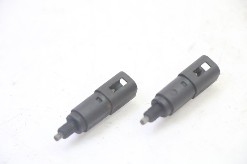photo de LUZ FRENO INTERRUPTOR GILERA RUNNER SP 50 (2009 - 2017)