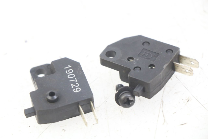 photo de CONTACTOR DE LUZ DE FRENO LVNENG S5 1 (2019 - 2023)