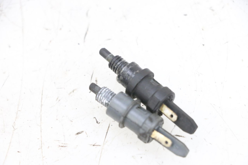 photo de LUZ FRENO INTERRUPTOR PEUGEOT SPEEDFIGHT 4 4T EFI 50 (2021 - 2025) - Zoom estado de uso